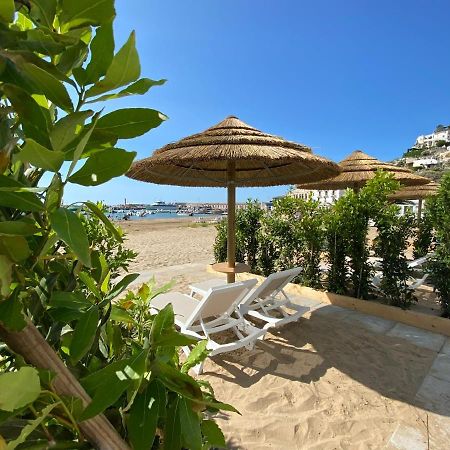 Marina Bay Suites Peschici Bagian luar foto