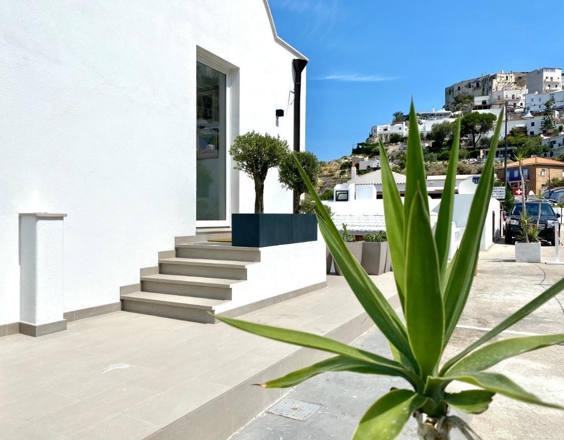 Marina Bay Suites Peschici Bagian luar foto