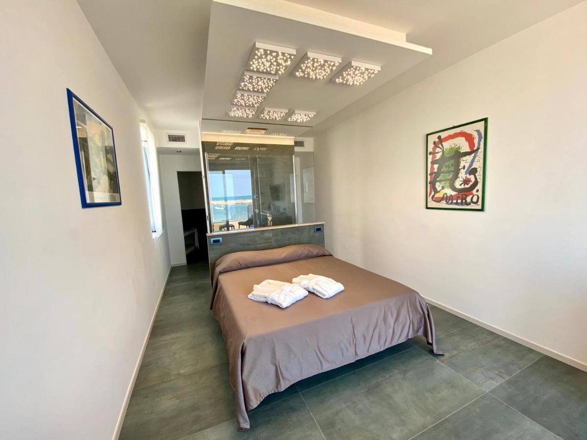 Marina Bay Suites Peschici Bagian luar foto