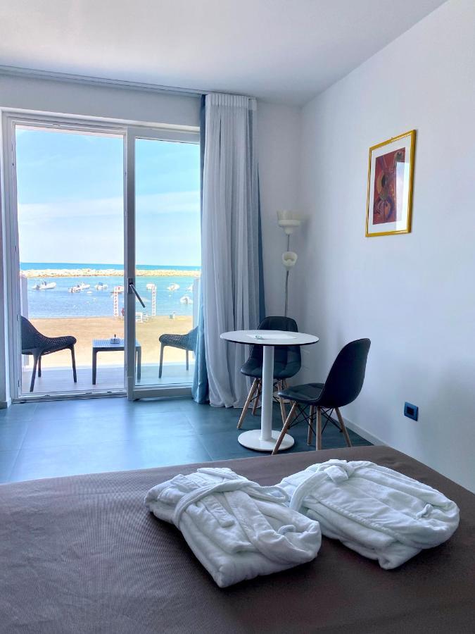 Marina Bay Suites Peschici Bagian luar foto