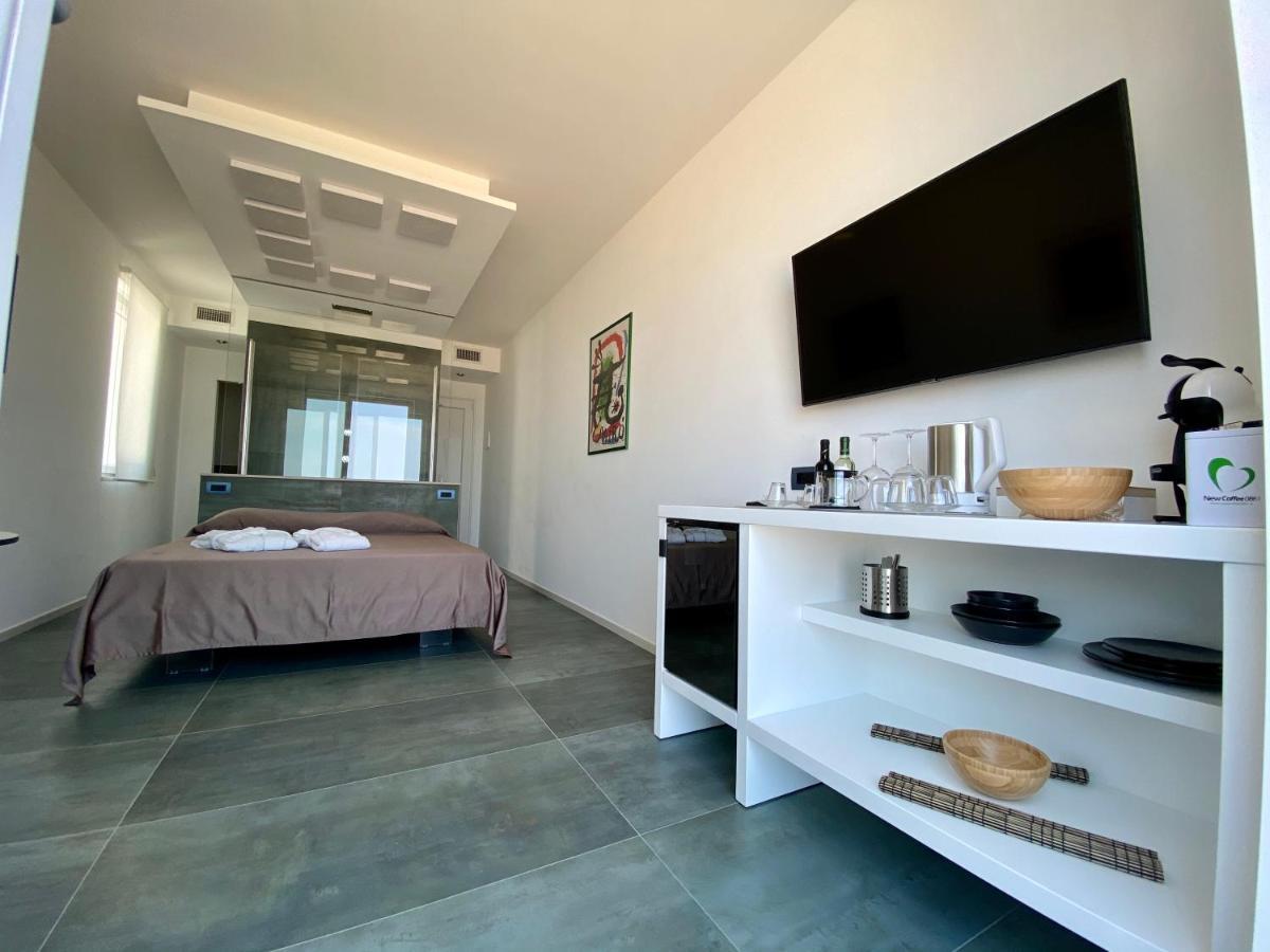 Marina Bay Suites Peschici Bagian luar foto