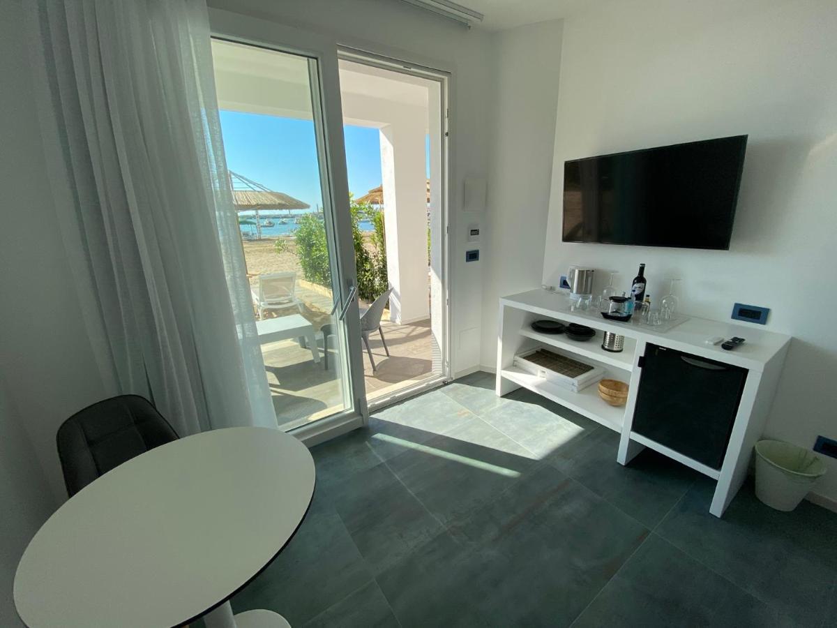Marina Bay Suites Peschici Bagian luar foto