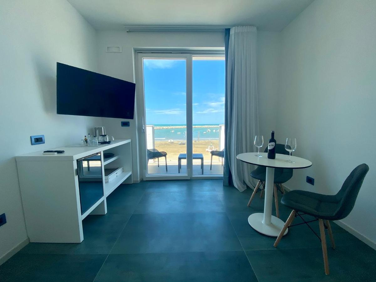 Marina Bay Suites Peschici Bagian luar foto