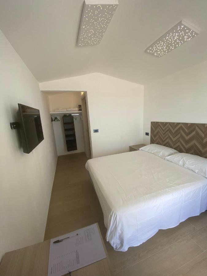 Marina Bay Suites Peschici Bagian luar foto
