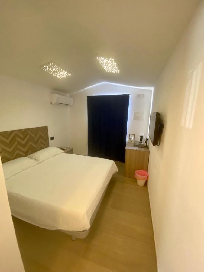 Marina Bay Suites Peschici Bagian luar foto
